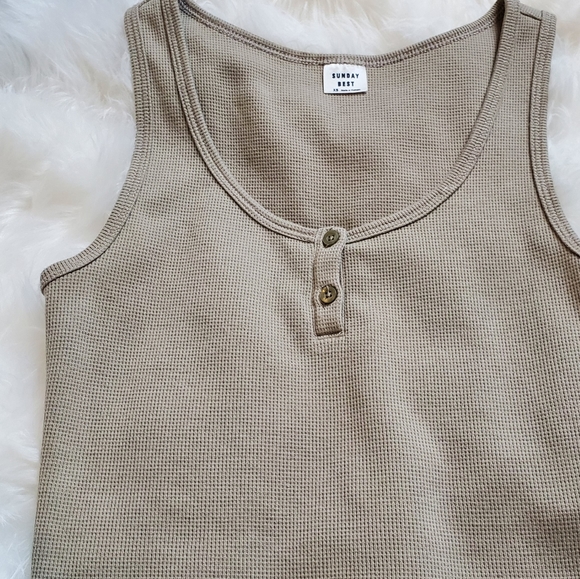 Aritzia - Sunday Best Dorthea Tank - Picture 11 of 13
